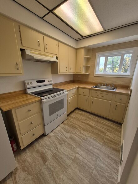 Kitchen - 501 Beatty Rd