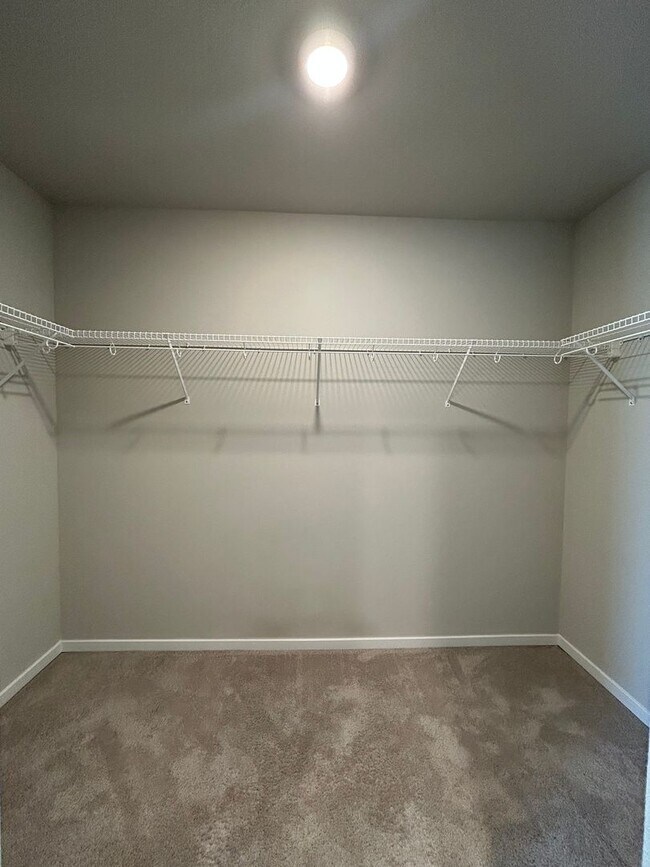 Building Photo - Beautiful 4 Bedroom Home with Attached Garage!