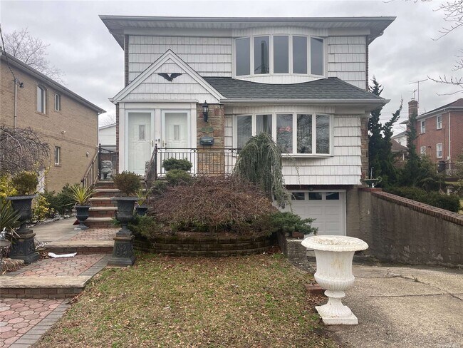 Primary Photo - 53-41 Oceania St