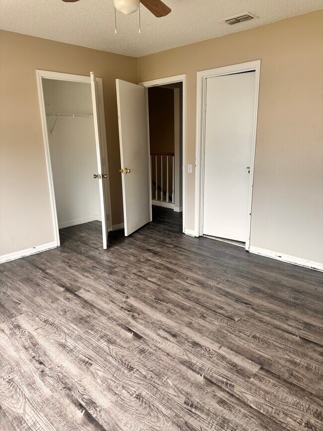 Building Photo - 4104 Oakberry Dr