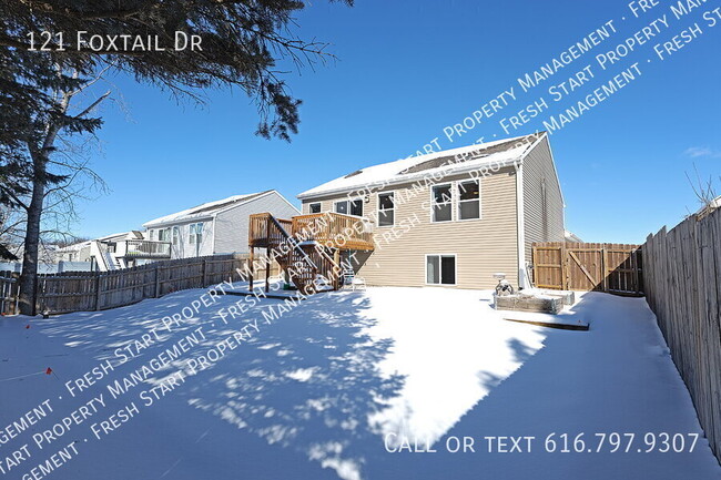 Building Photo - 121 Foxtail Dr
