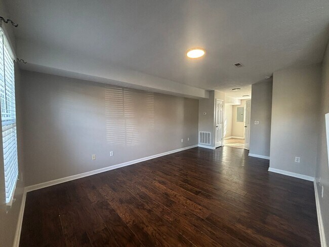 Building Photo - Coming Soon! 2 Bed/1.5 Bath townhouse in Gray $1350 near shopping, restaurants, 1-26 and TRI-Citi...