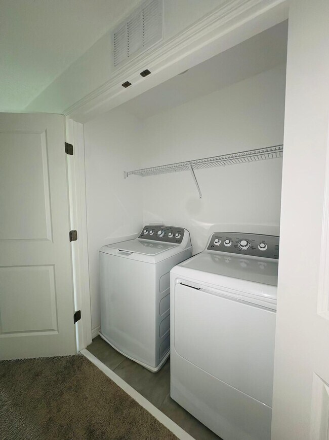 Building Photo - 2287 Portrait St