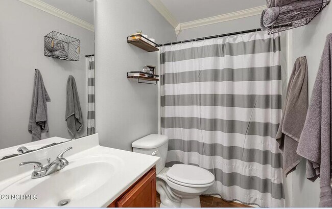 Building Photo - Charming 3 bedroom 2 bath ranch style home...