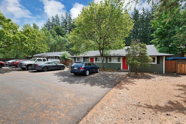 Building Photo - 2 bedroom available soon ! Apply Now!!