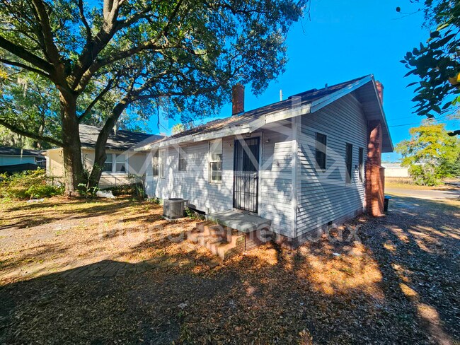 Building Photo - 44 E 45th St