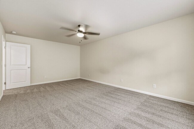 Building Photo - MOVE IN READY NOW! A/C! Multi generational living? Home office? Tumwater School District
