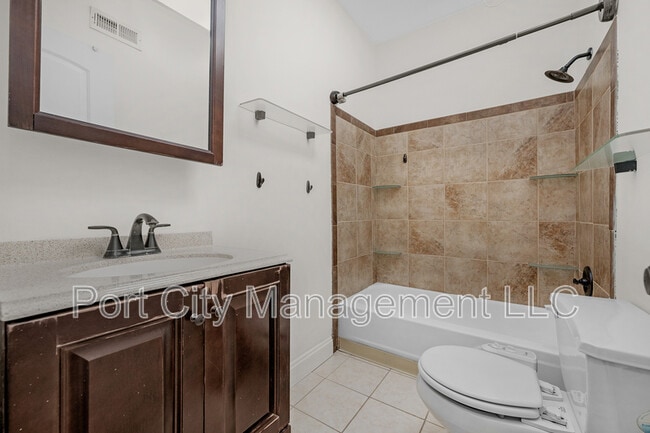 Building Photo - 207 S Ellwood Ave