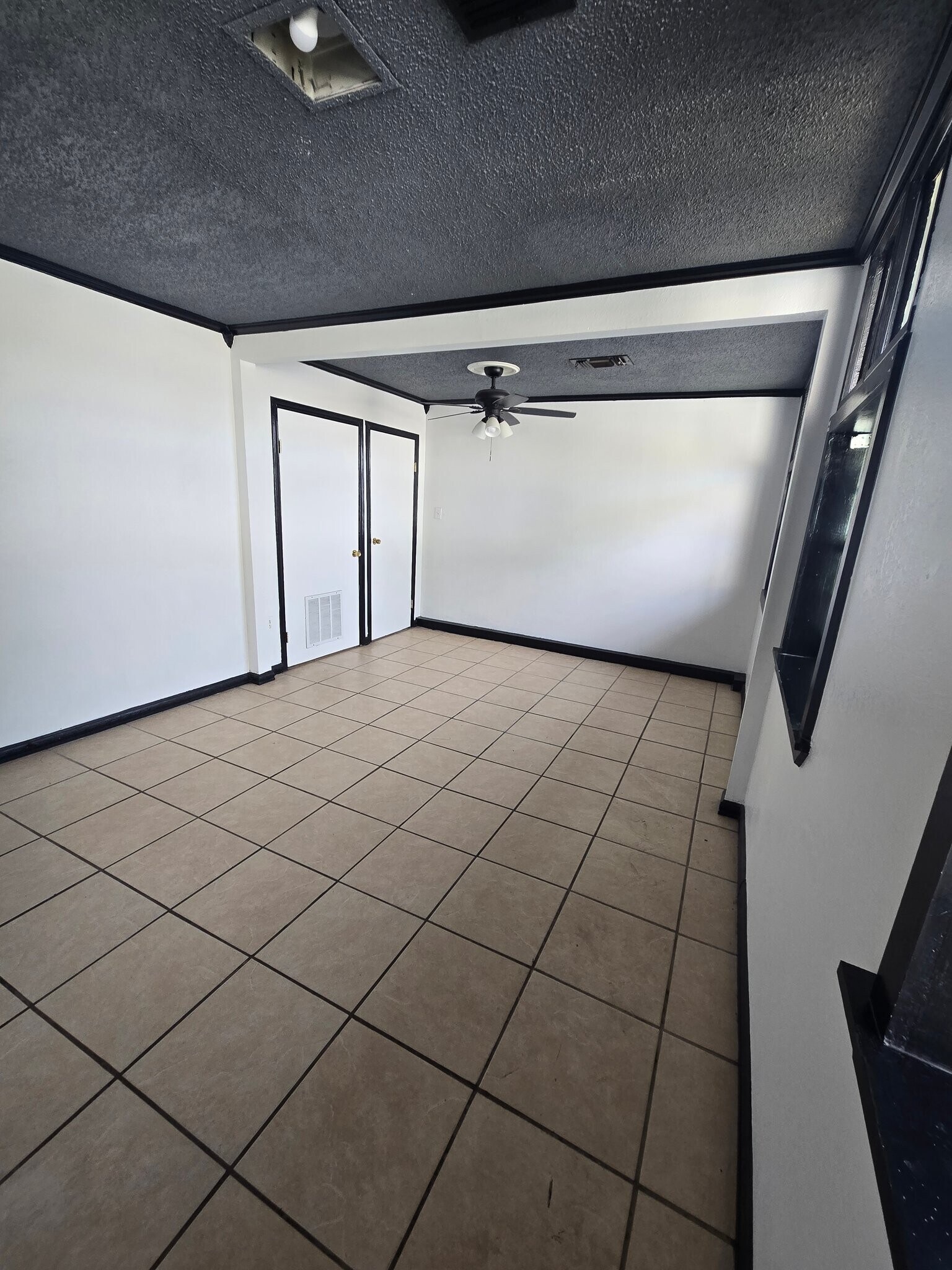 Building Photo - 1617 Sunset Blvd