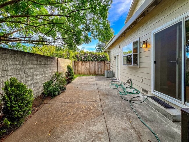 Building Photo - Charming Napa Condo in Quiet Court Setting