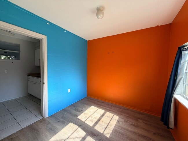 Building Photo - $0 Deposit Option – 2/1 Home on Clark Rd