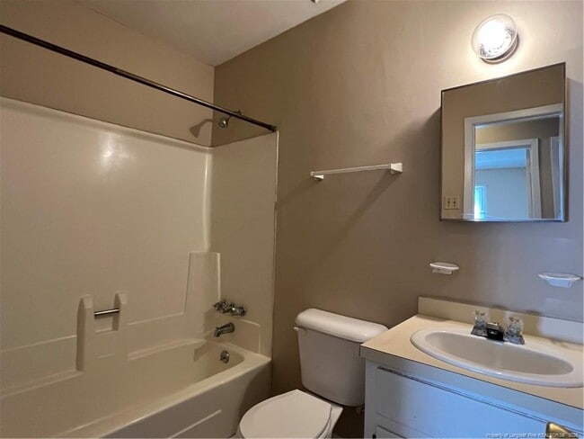 Building Photo - 5675 Livingston Dr