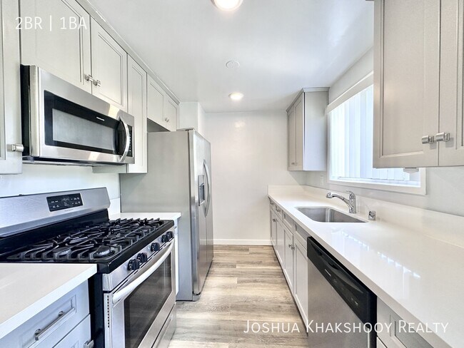 Building Photo - 752 Hayworth Ave