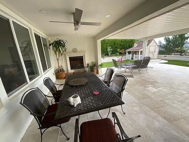 Building Photo - Immaculate 5-Bedroom Executive Home in Desirable Plum Canyon