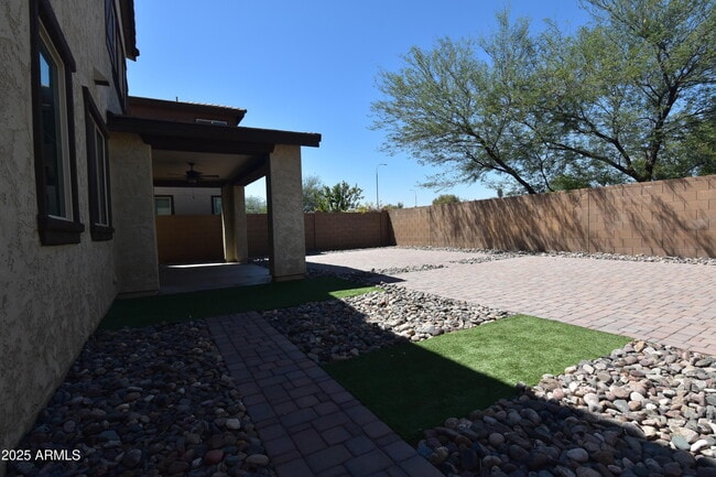 Building Photo - 250 E Wisteria Dr