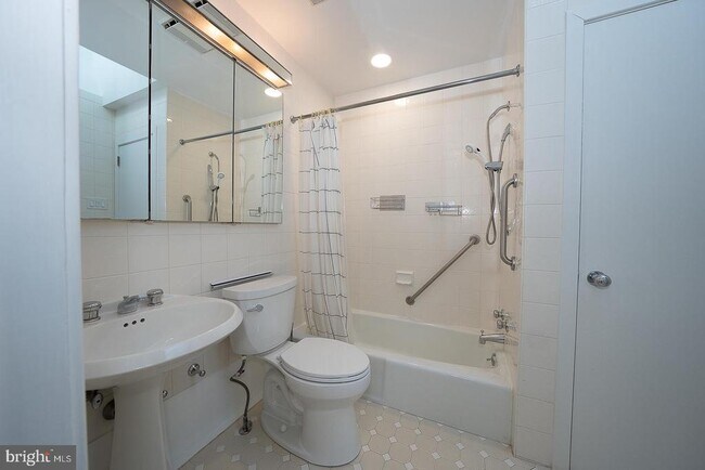 Building Photo - 39 Fairview Rd