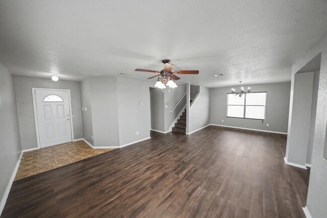 Building Photo - Spacious Cul-de-Sac Home with Greenbelt Privacy - Realtor Commission: $500