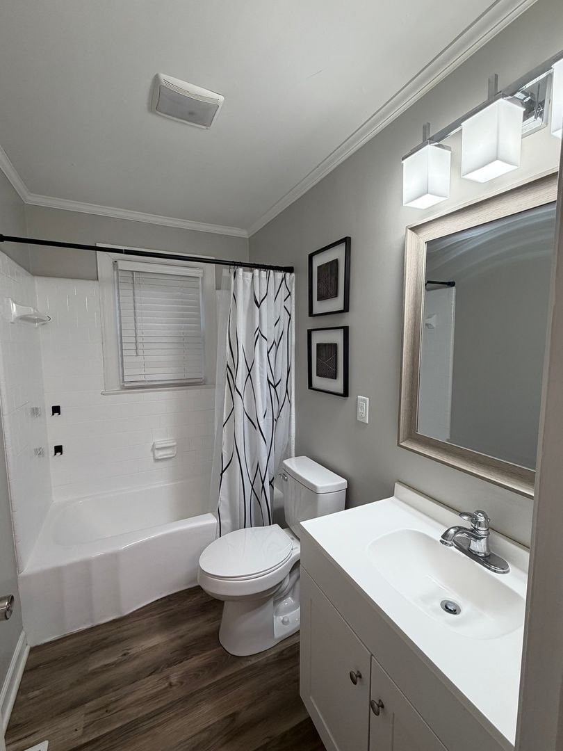 Building Photo - 234 S Peace Haven Rd