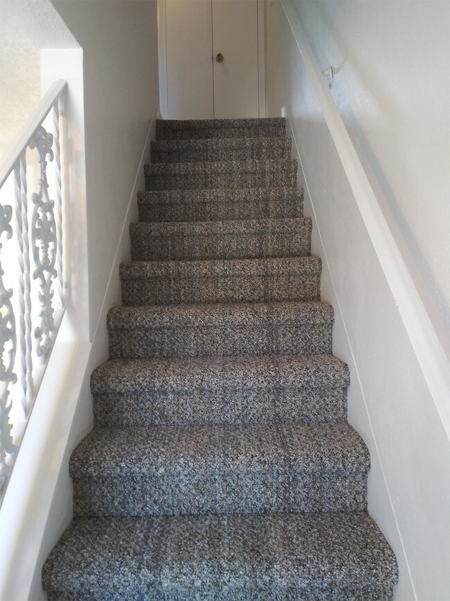 Building Photo - 625 N Halifax Ave