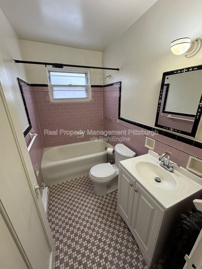 Building Photo - 4 Amherst Ave