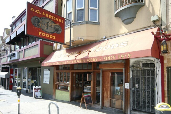 Building Photo - 336 Castro St