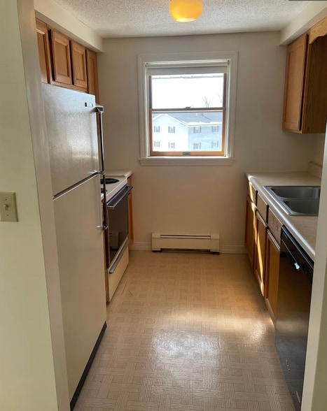 Building Photo - 824 State St