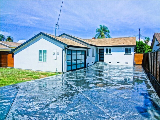 Building Photo - 22135 Vanowen St