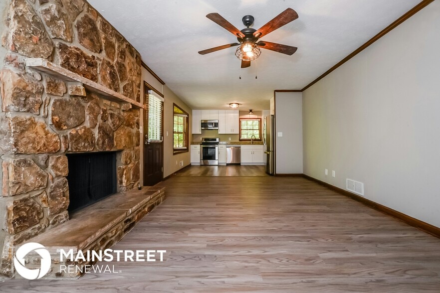 Building Photo - 3445 Colony Dr SE