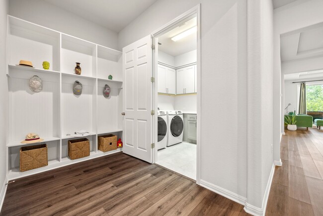 Building Photo - Like New in Texas Hill Country!!!!