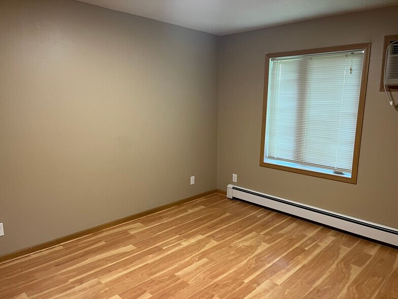 Building Photo - 88 Olive Ct