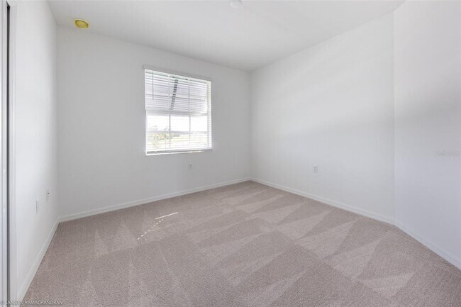 Building Photo - 14121 Heritage Landing Blvd