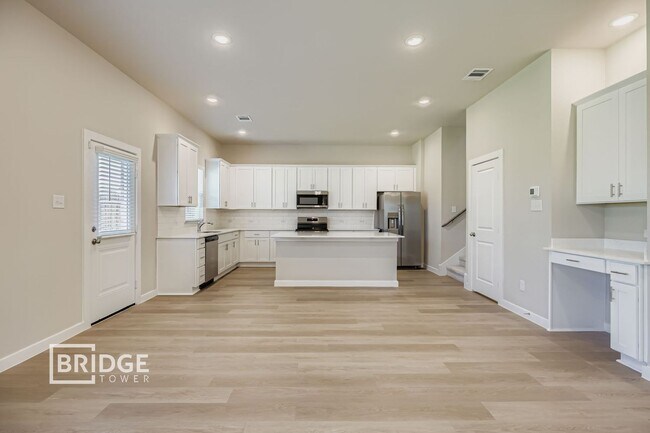 Building Photo - 1009 Kelsey Dr