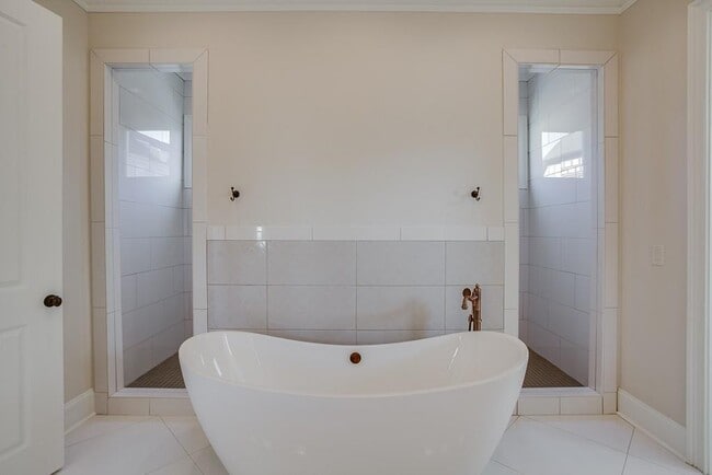 Building Photo - 5869 Chickasaw Ln