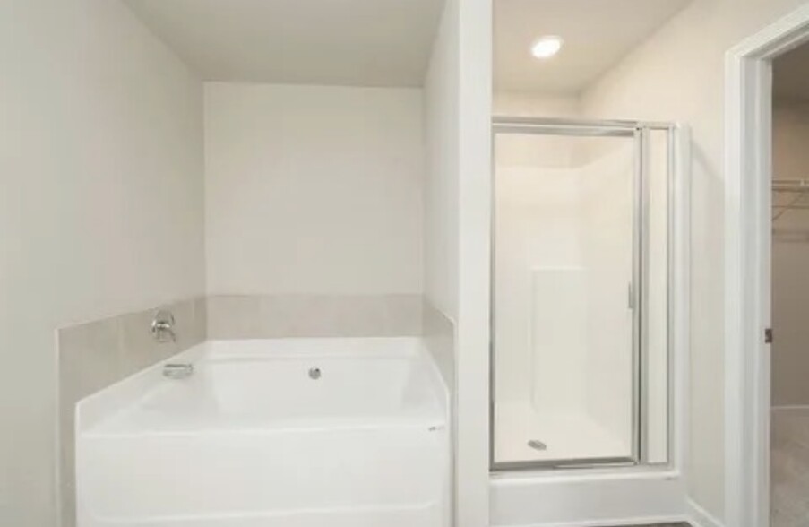 Building Photo - 275 Turtle Creek Dr