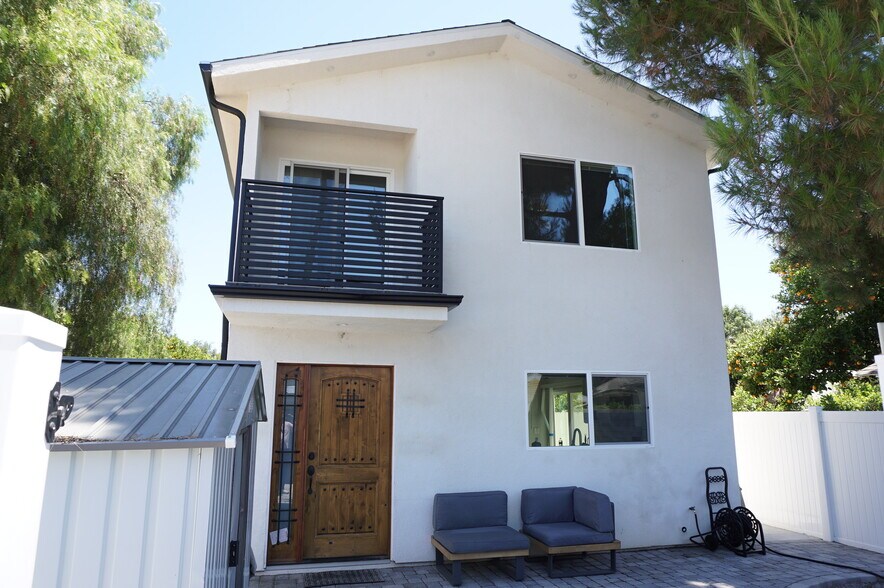 Building Photo - 10332 Jordan Ave