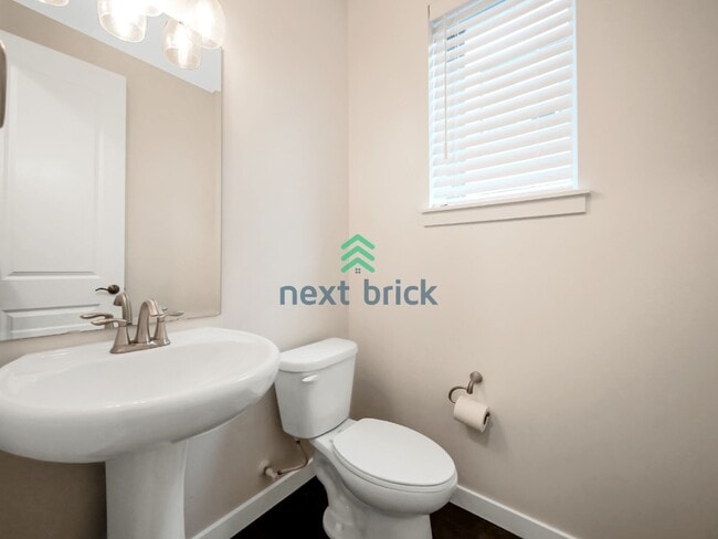 Building Photo - 3 Bed and 3.5 Bath Beautiful  Modern Townhome is Available for Rent!