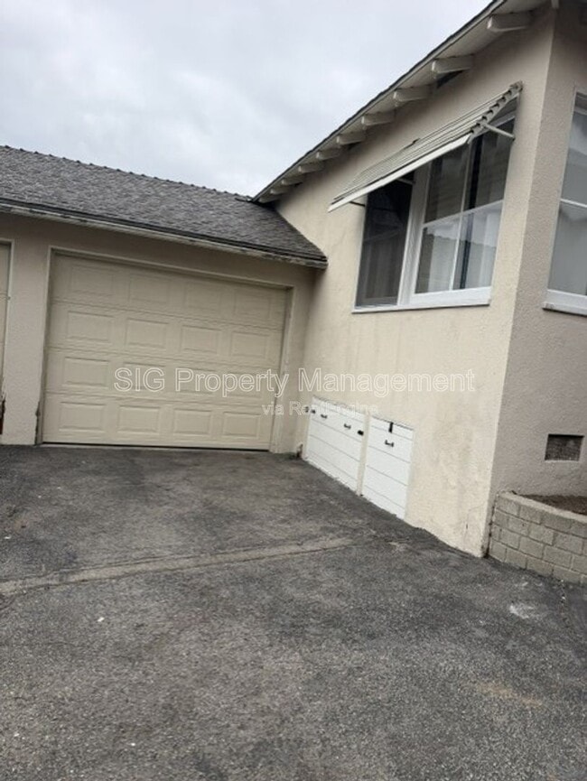 Building Photo - 2341 Florencita Dr W
