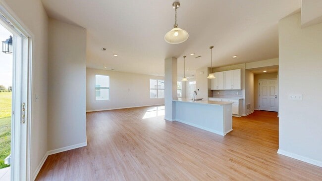 Building Photo - 1401 Salt Springs Dr