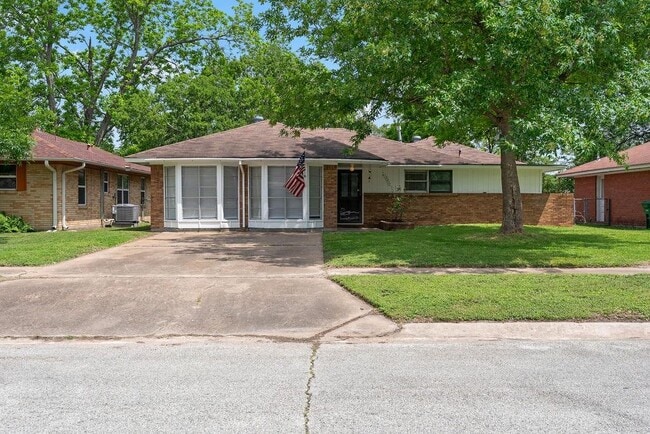 Primary Photo - 12217 Palmbeach St