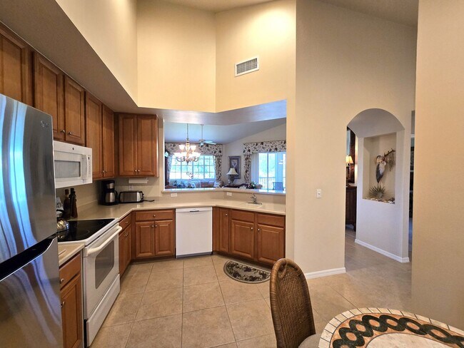 Building Photo - ** PELICAN LANDING ** 3 BED / 2 BATH - GARAGE - AMAZING AMENITIES - FURNISHED - ANNUAL RENTAL