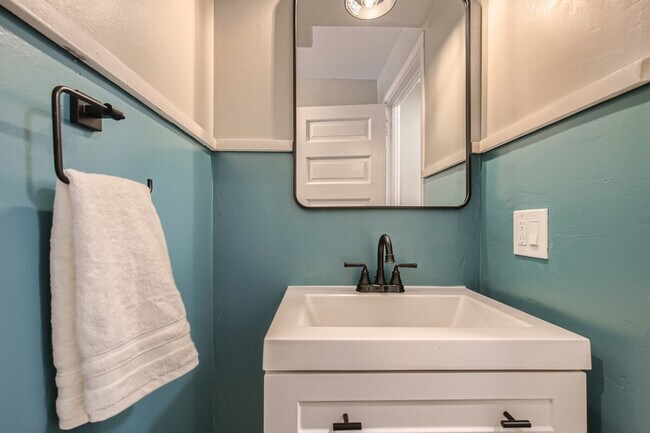 Building Photo - 1240 York St