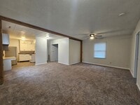 Building Photo - NE 3 bedroom 1 bath, no stairs, 2 stall garage. Near Hyvee