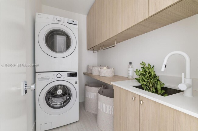 Building Photo - 8800 SW 118th St