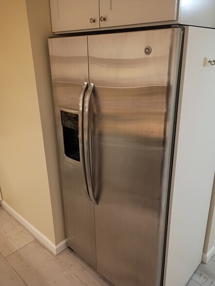 Building Photo - 601 1st St S