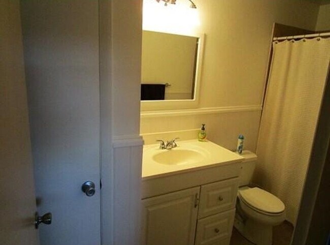 Building Photo - 12 Williamsburg Ct