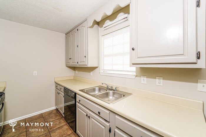 Building Photo - 2012 Russet Meadows Ct