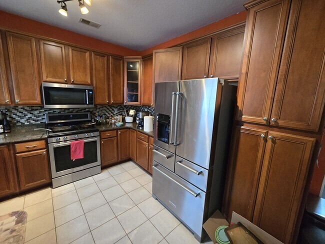 Building Photo - 2009 Breck Ave