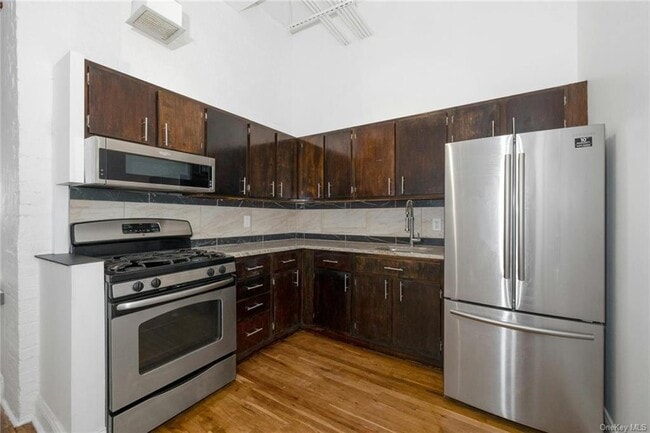 Building Photo - 52 Webster Ave