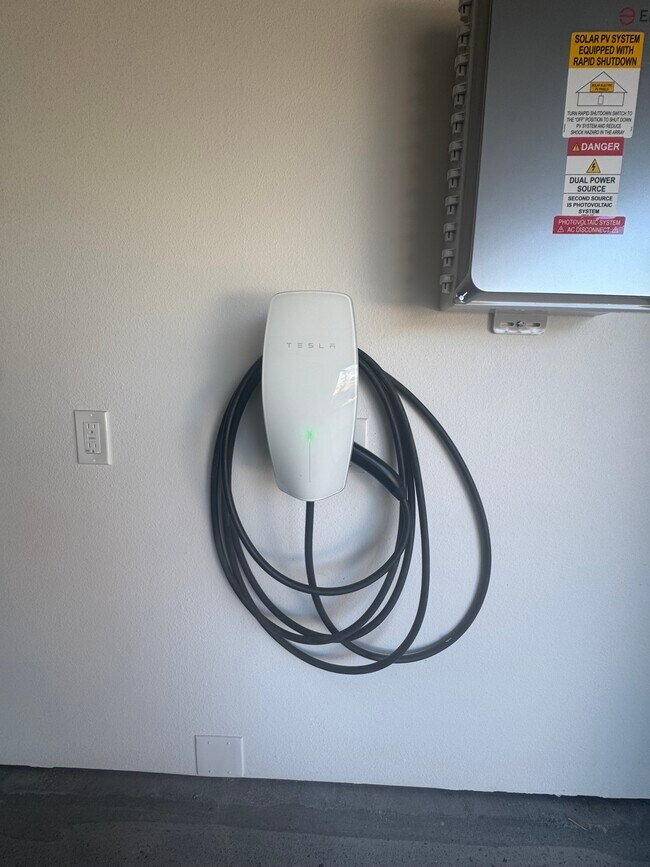 Building Photo - 850 Livio Way