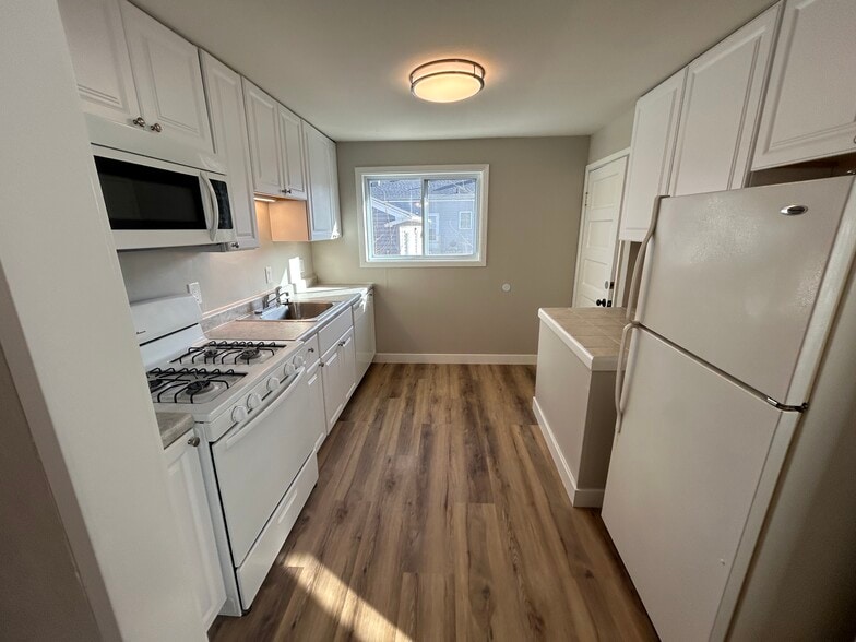 Building Photo - 611 S Hawthorne Ave